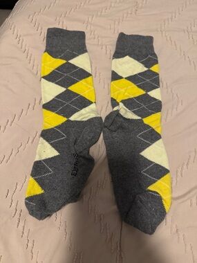 slim fit dress slacks Gift box belt Steel Grey and Yellow Dot Socks – Slopes and town main image 0